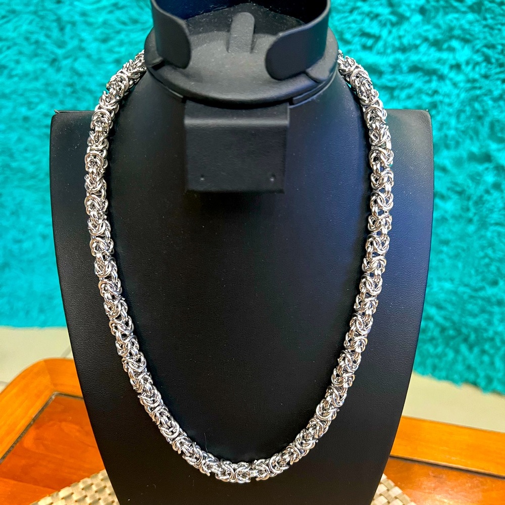 Byzantine Link Chain Necklace 20-
22 Inches in Stainless Steel 92.20 Grams